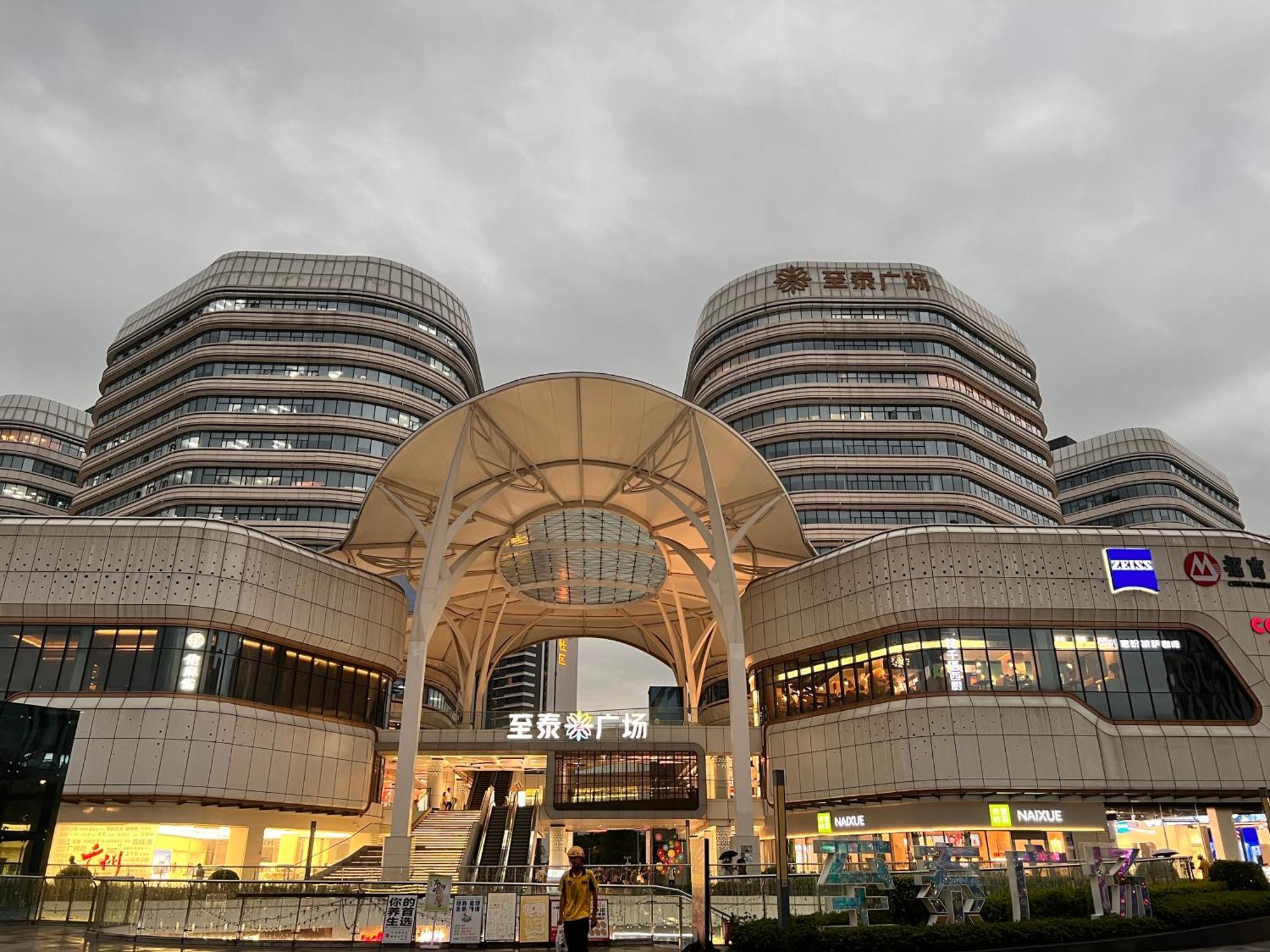 Livetour Hotel Luogang Science City Guangzhou Exteriör bild