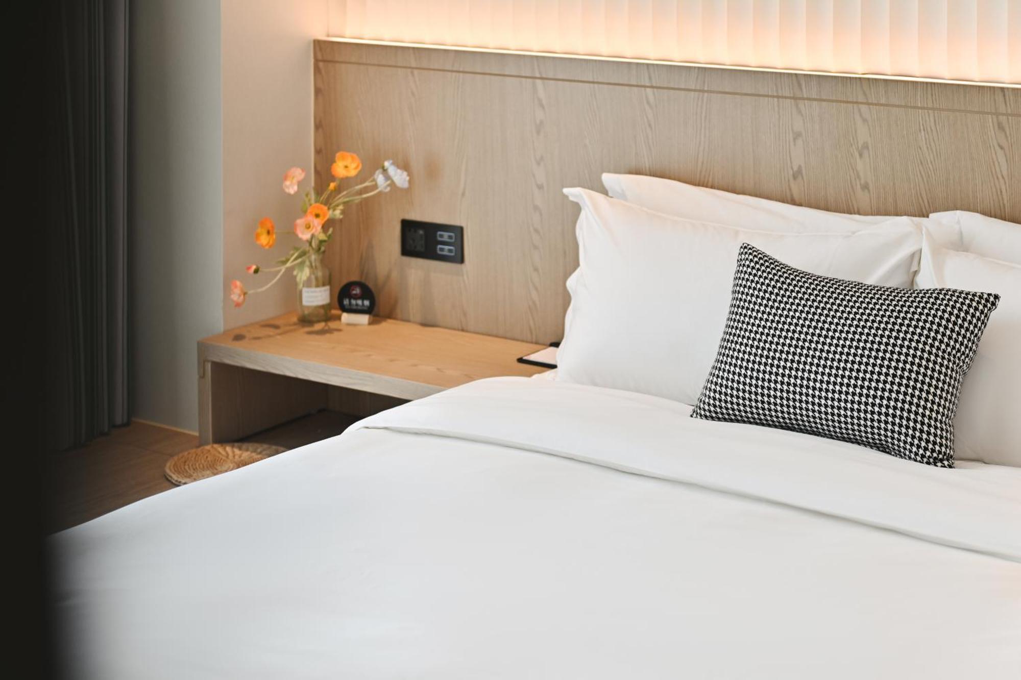 Livetour Hotel Luogang Science City Guangzhou Exteriör bild